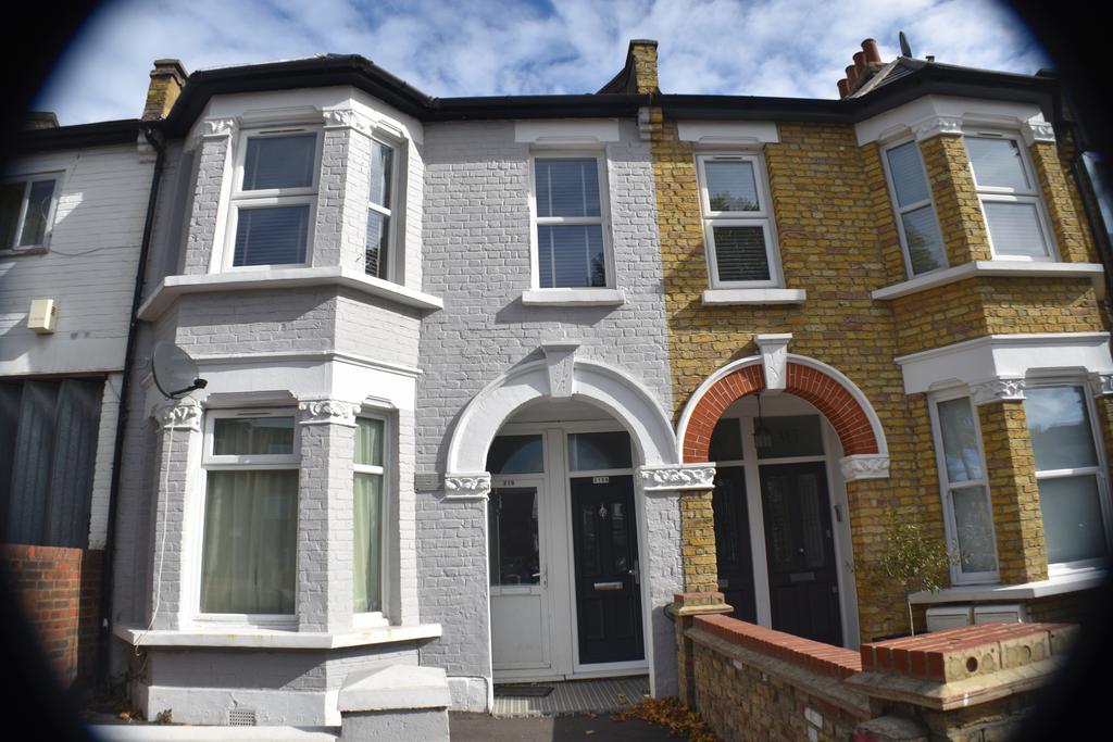 2 Bedroom Flat Acton free hold