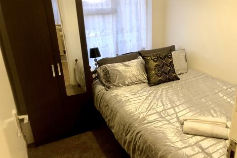 1 bedroom in a house share to rent - Turnpike Lane, Uxbridge, Middlesex, UB10