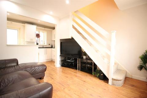 35 Walsham Close, London, SE28 8ND