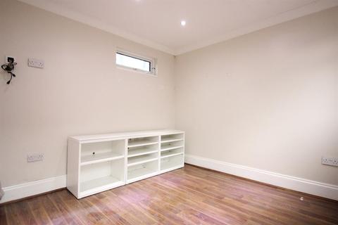 35 Walsham Close, London, SE28 8ND