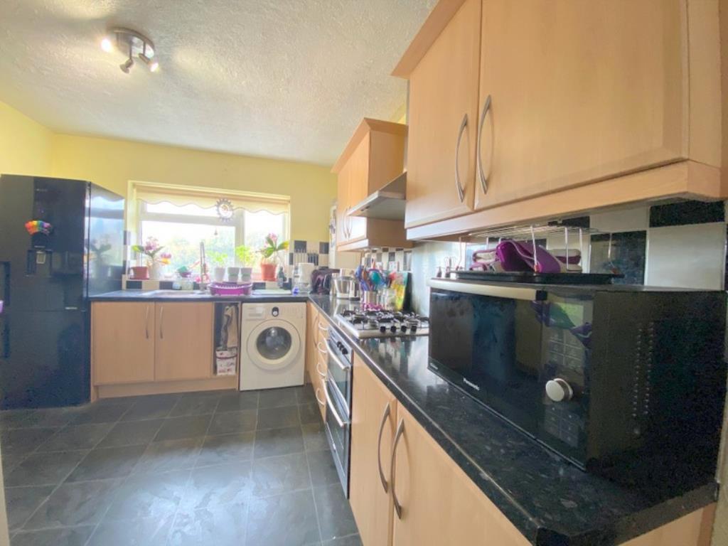 Carmelite Road, Harrow Weald, HA3 2 bed £1,300 pcm (£300 pw)