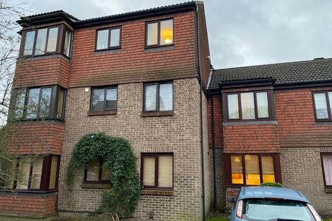 44 Stanford Close, Hampton, TW12 3XZ