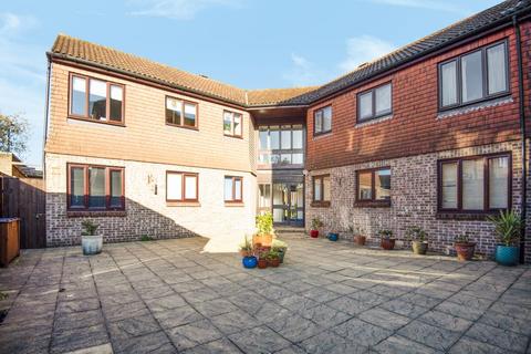 44 Stanford Close, Hampton, TW12 3XZ