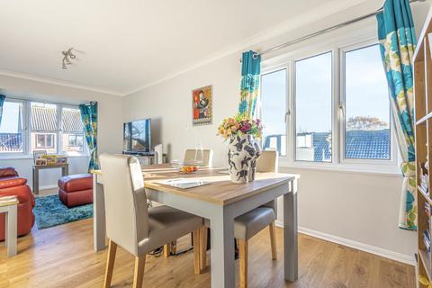 44 Stanford Close, Hampton, TW12 3XZ