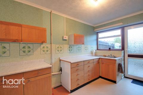 67 Honeypot Lane, Fryerns, Basildon, SS14 2JZ