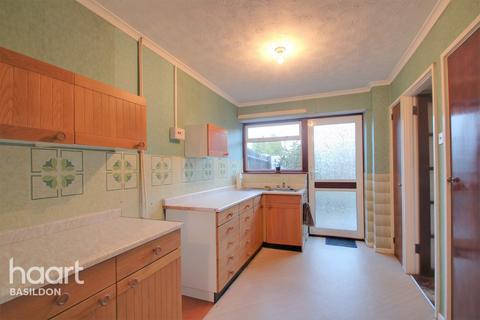 67 Honeypot Lane, Fryerns, Basildon, SS14 2JZ