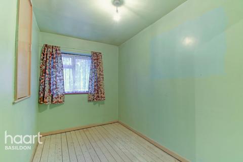 67 Honeypot Lane, Fryerns, Basildon, SS14 2JZ