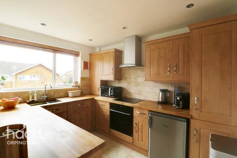 14 Clifton Close, Orpington, BR6 7DQ