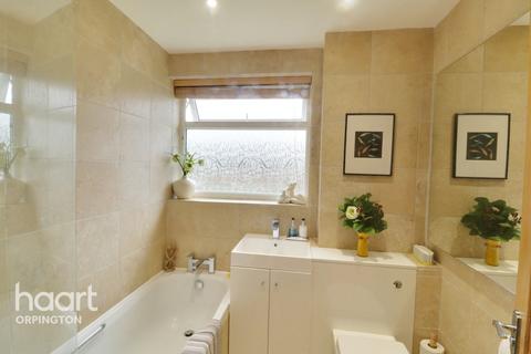 14 Clifton Close, Orpington, BR6 7DQ