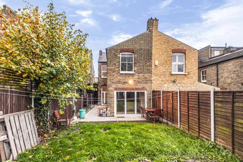 9 Thurlestone Road, London, SE27 0PE
