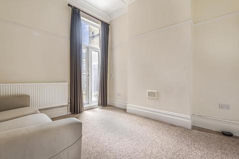 9 Thurlestone Road, London, SE27 0PE