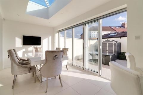 22 Rayleigh Road, London, N13 5QR