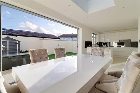 22 Rayleigh Road, London, N13 5QR