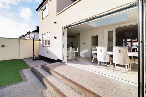 22 Rayleigh Road, London, N13 5QR