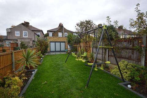 73 Essex Road, Romford, RM7 8BB
