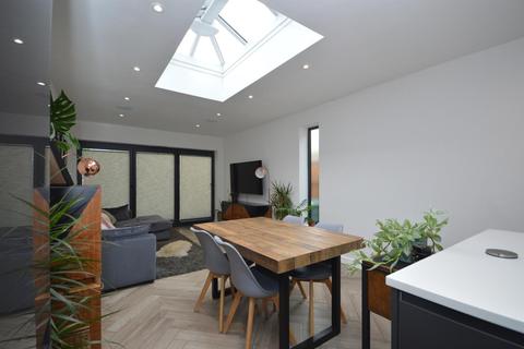 73 Essex Road, Romford, RM7 8BB