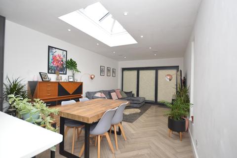 73 Essex Road, Romford, RM7 8BB