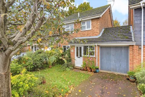 24 High Ridge, Godalming, GU7 1YE