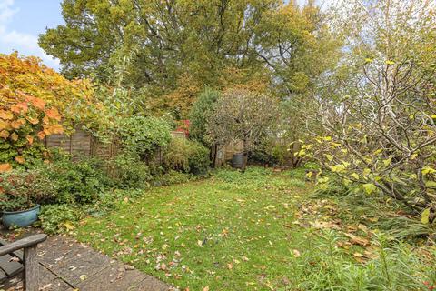 24 High Ridge, Godalming, GU7 1YE