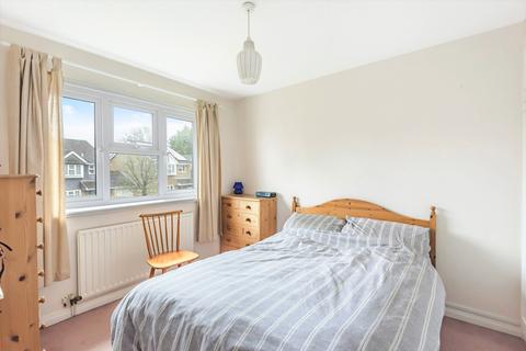 24 High Ridge, Godalming, GU7 1YE