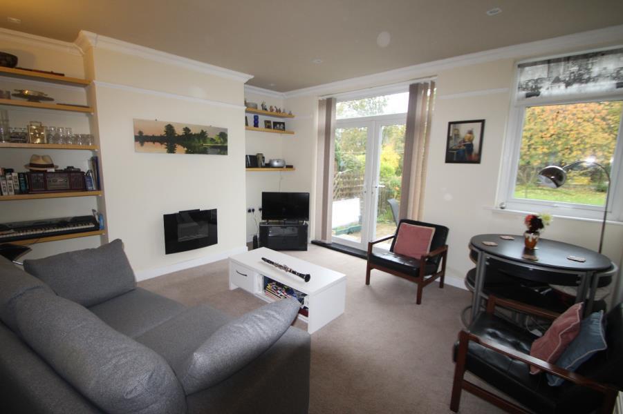 ASH GROVE, BINGLEY, BD16 1LU 2 bed terraced house £150,000