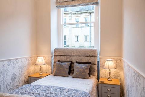 2 bedroom apartment to rent, Henrietta Street, Bath