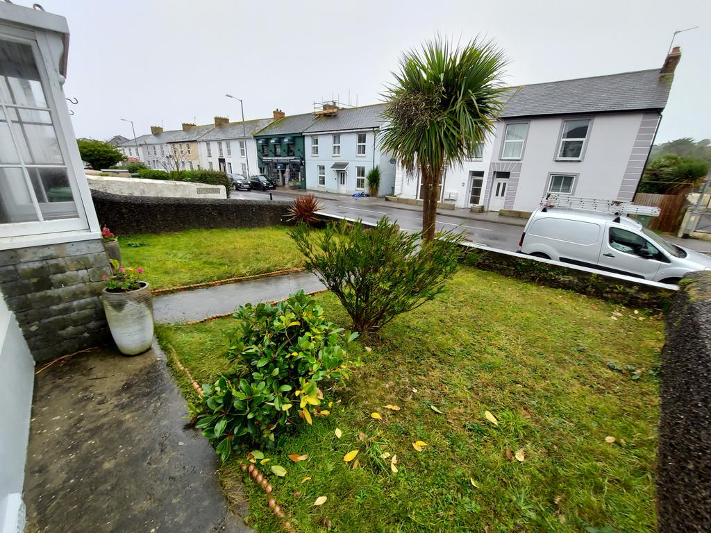Commercial Road, Hayle, TR27 4 bed end of terrace house £1,200 pcm (£277 pw)