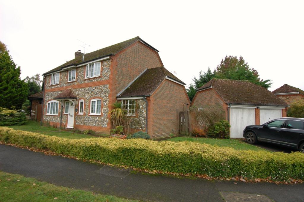 Albert Road, Bagshot 4 bed detached house £625,000