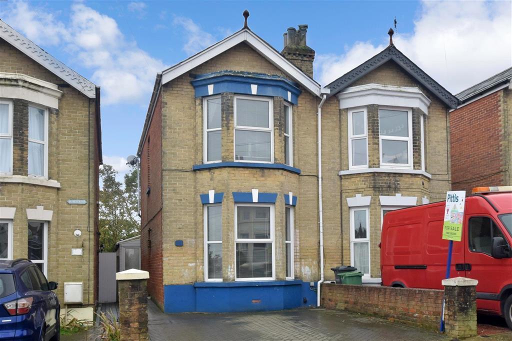 Stephenson Road, Cowes, Isle of Wight 3 bed semidetached house £270,000