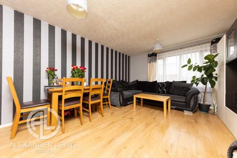 1 Hampden Close, Letchworth Garden City, SG6 1DN