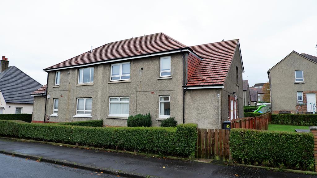 Langton Crescent, Barrhead G78 2 bed ground floor flat - £72,000