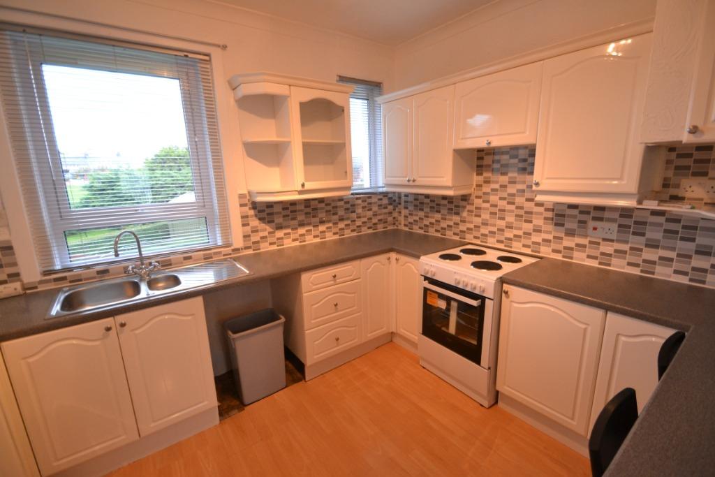Blair Avenue, Hurlford, East Ayrshire, KA1 5BG 2 bed flat £450 pcm (£