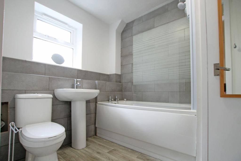 73 Shipley Fields Road, Shipley, Bradford, BD18 1 bed flat £500 pcm