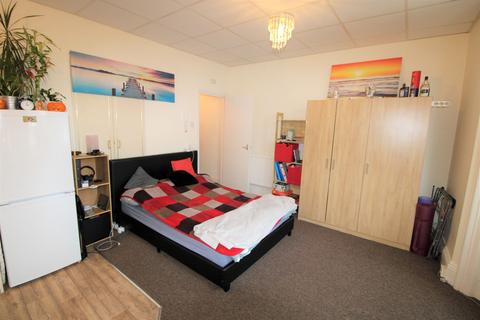 Studio to rent, Florence Road, Bournemouth BH5