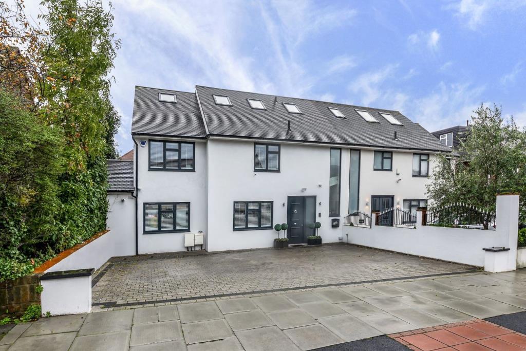 Kingsgate Avenue, London, N3 5 bed semidetached house £1,350,000