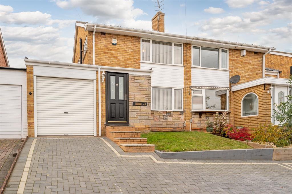 Hamilton Drive, Wordsley, DY8 5EX 3 bed semidetached house £215,000