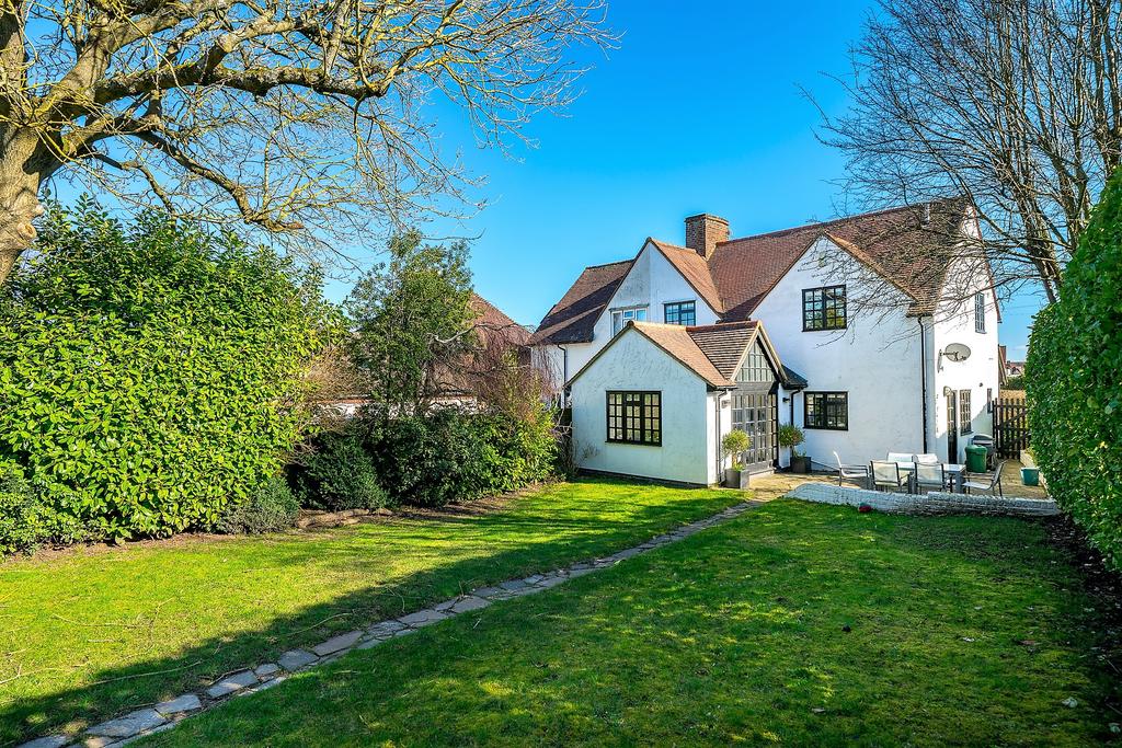 Greenway, Berkhamsted HP4 3 bed semidetached house £815,000