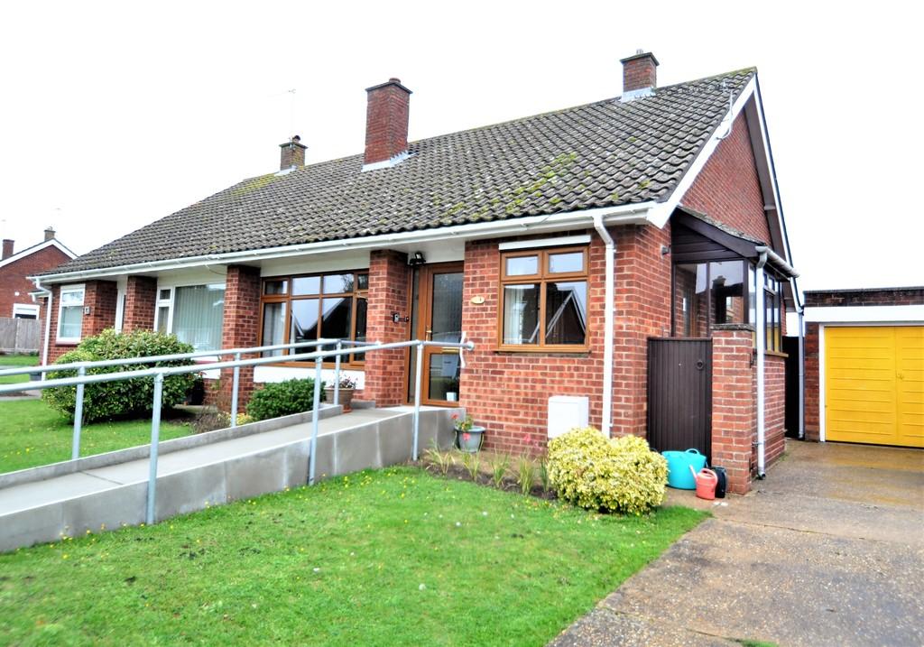 Dukes Drive, Halesworth 2 bed semidetached bungalow £220,000