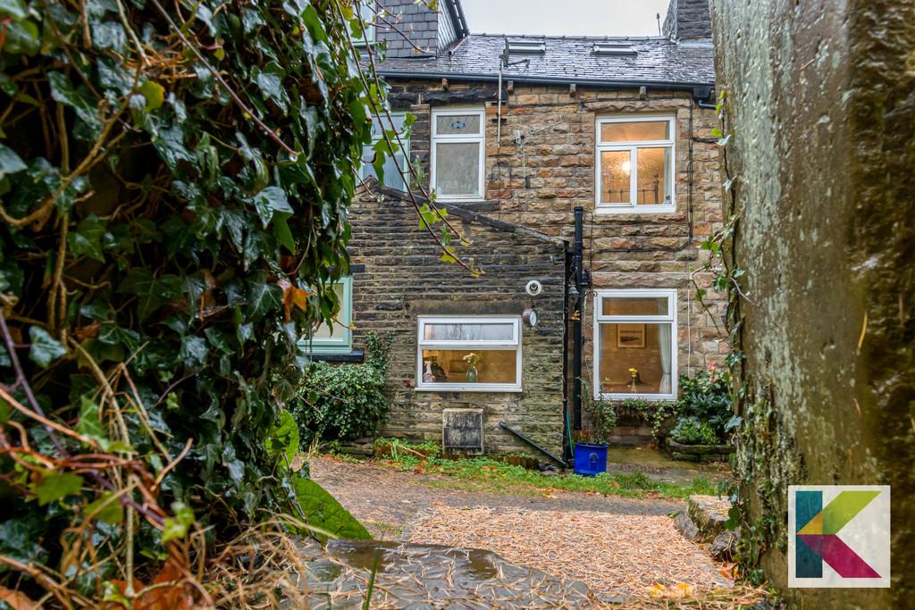 Wall Hill Road, Dobcross, Saddleworth 1 bed cottage £137,000