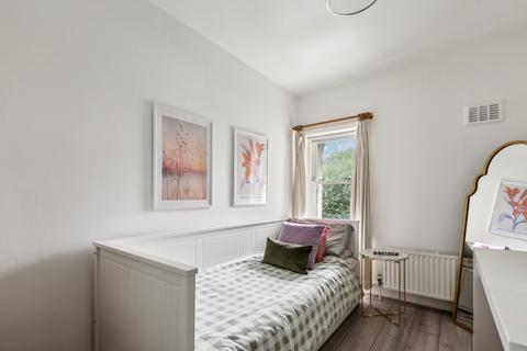 2 bedroom flat to rent, Talbot Road, London