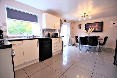 32 Davies Drive, Uttoxeter, ST14 7EG