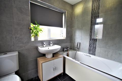 32 Davies Drive, Uttoxeter, ST14 7EG
