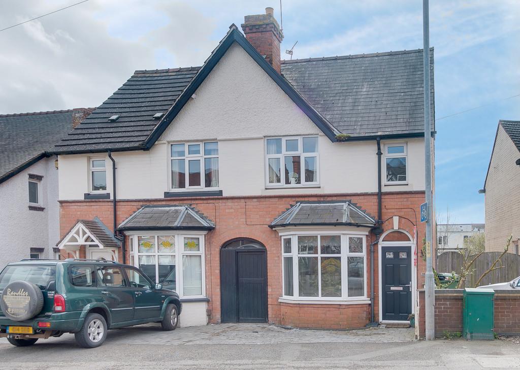 Birchfield Road, Headless Cross, Redditch, B97 4LU 4 bed semidetached house £230,000