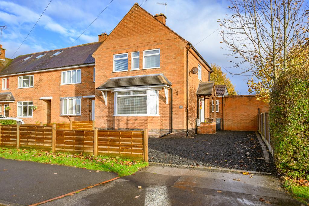 Slater Road, Bentley Heath 3 bed semidetached house £385,000