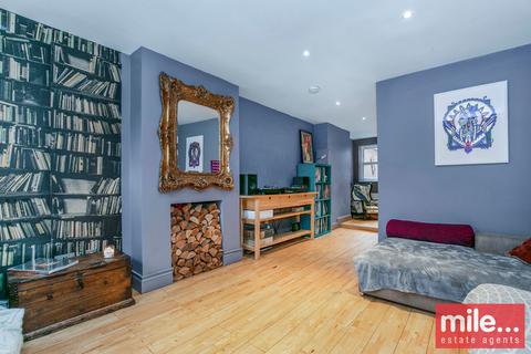 143a Herries Street, London, W10 4LE