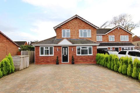 17 Newstead, Tamworth, B79 7UU