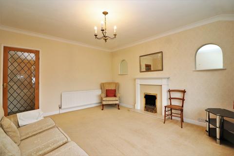 16 Davis Road, Amington, Tamworth, B77 3HP