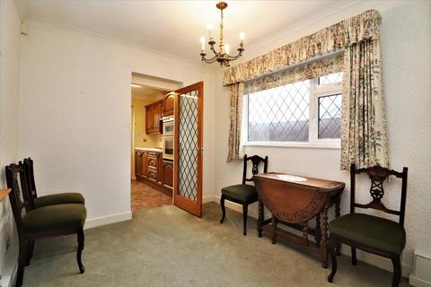 16 Davis Road, Amington, Tamworth, B77 3HP