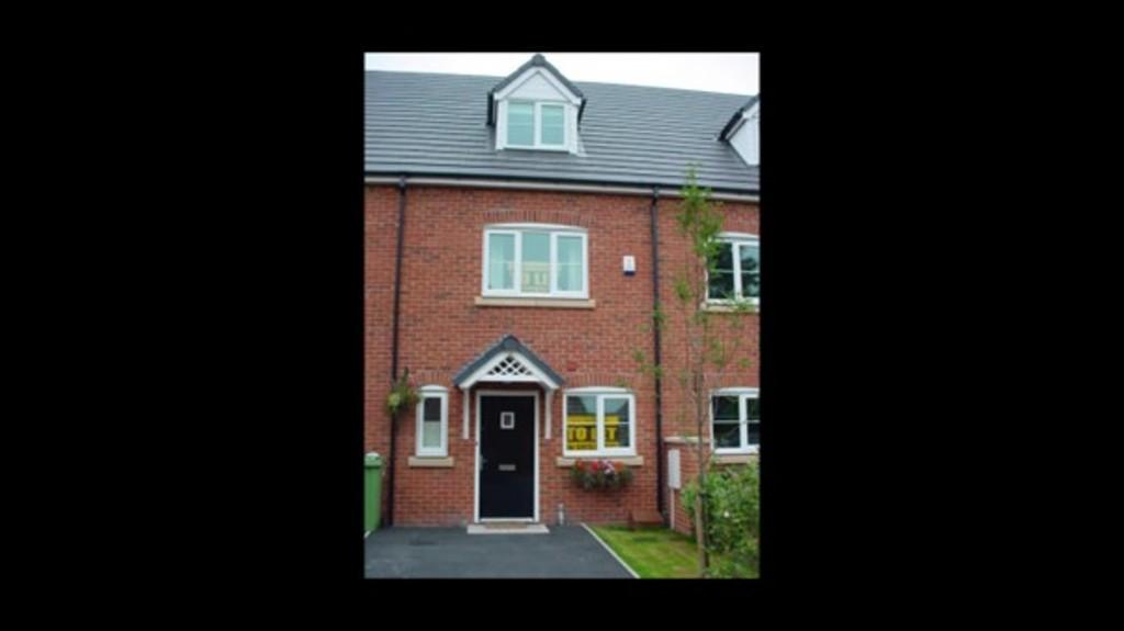 Lowerfield Gardens, Golborne, Warrington 3 bed terraced house £950