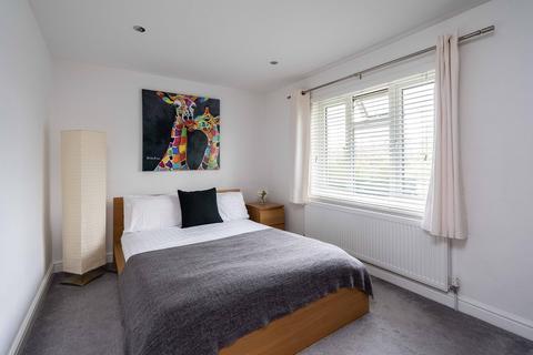 14 New Causeway, Reigate, RH2 7NX